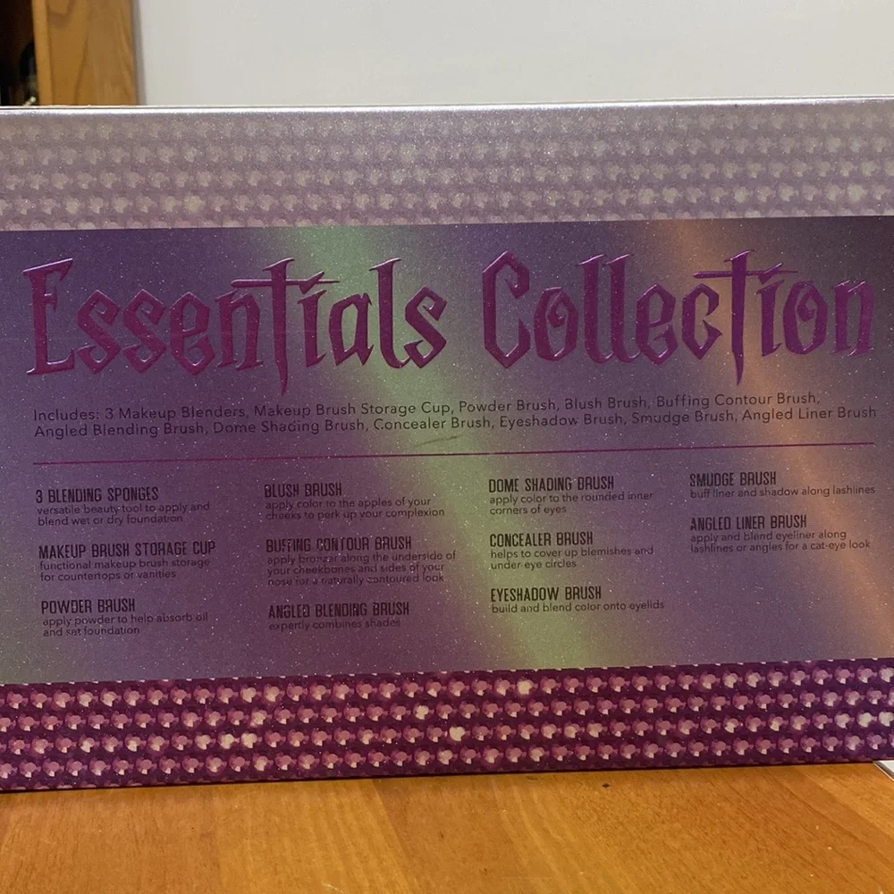 COPY - NWT. Essentials Collection, 13 piece makeup storage/brush set. - Picture 6 of 15